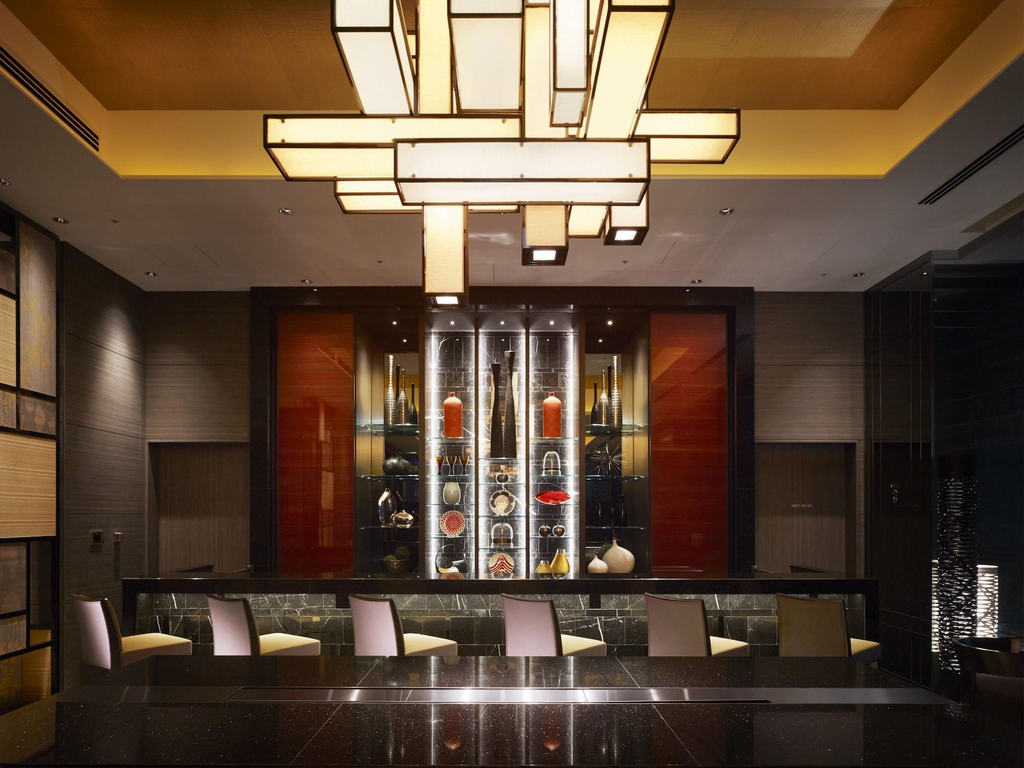 Oakwood Premier Tokyo Hotel Exterior foto The bar at the lobby